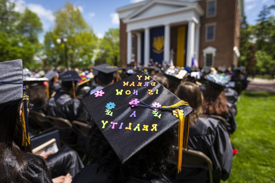 Beloit econ graduates median early career salary: $79,500